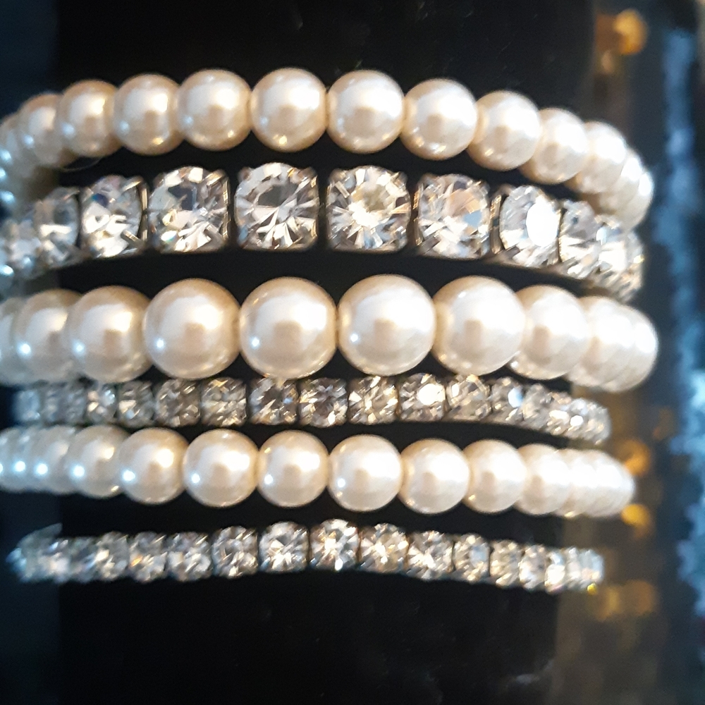 New 6 PC Elegant Faux Pearl and Crystal Bracelet Set